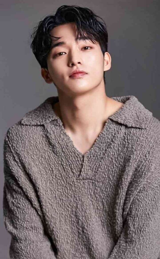 Kwak Dong Yeon As Hong Soo Cheol